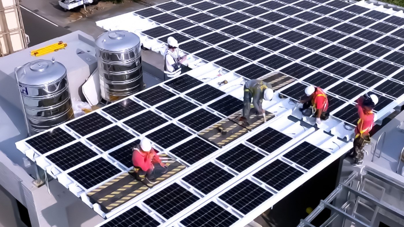 友達打造光電建築一體化整合建材，開發SunSteel光電整合型浪板，實現快速安裝、避免二次施工，讓屋頂光電躍升未來建物新標配。